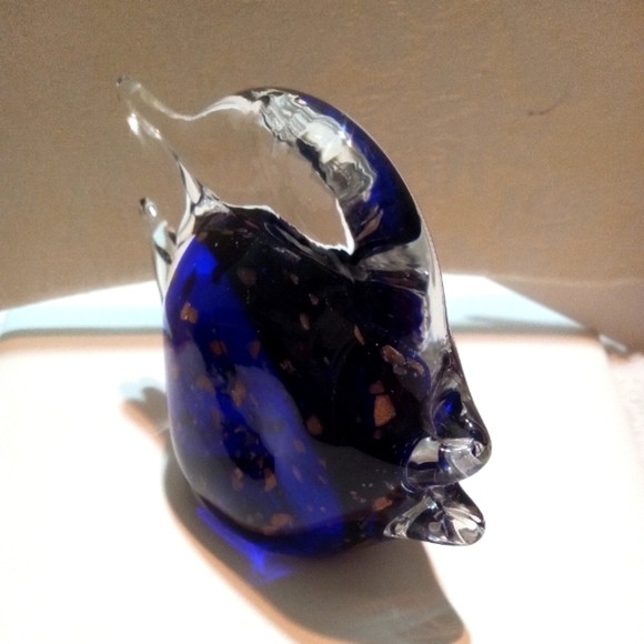 Vintage Hand Blown Art Glass Angel Fish Blue w Gold Flakes Paperweight Figurine - Picture 2 of 6